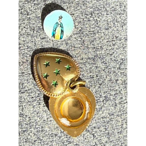 Vintage 1930s Gold Heart Locket Green Stars Religious Mary Charm pendant - Picture 9 of 13